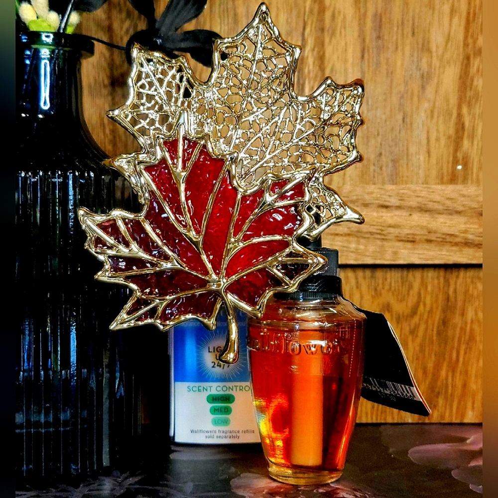 B&BW Gold Adorned Maple Leaves Nightlight Wallflower Plug